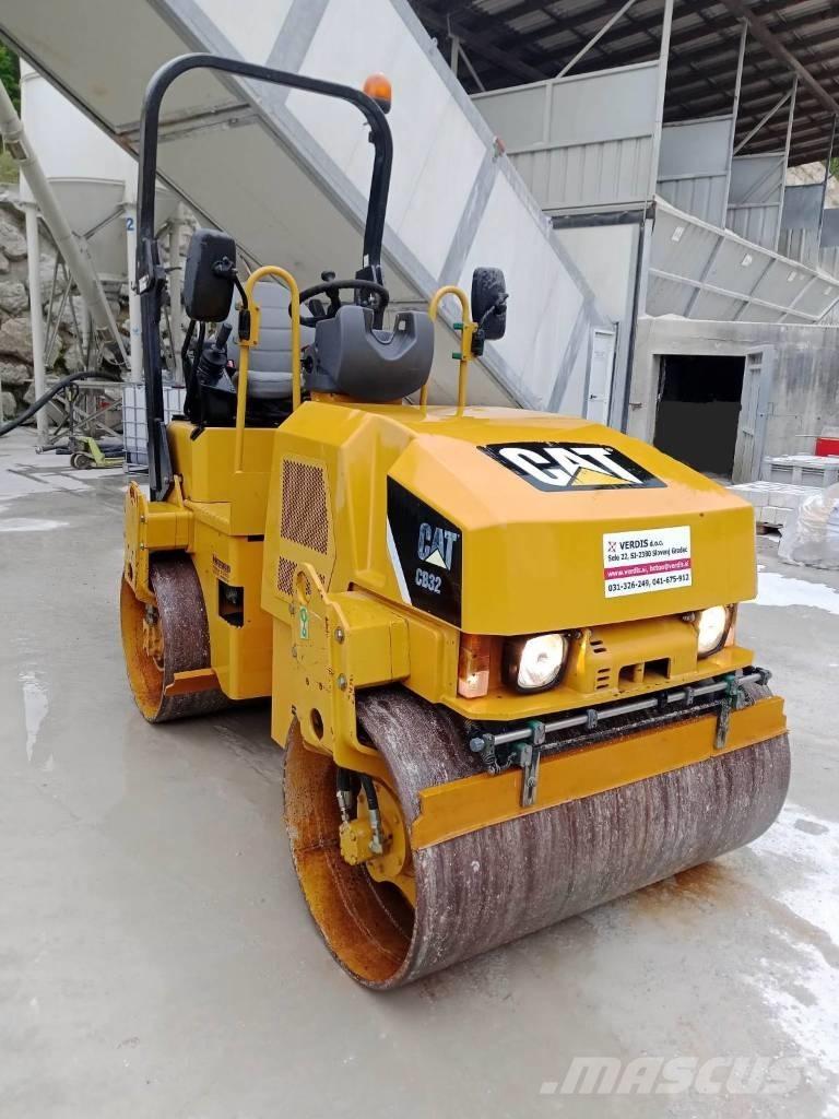 CAT CB 32 트윈 드럼 롤러