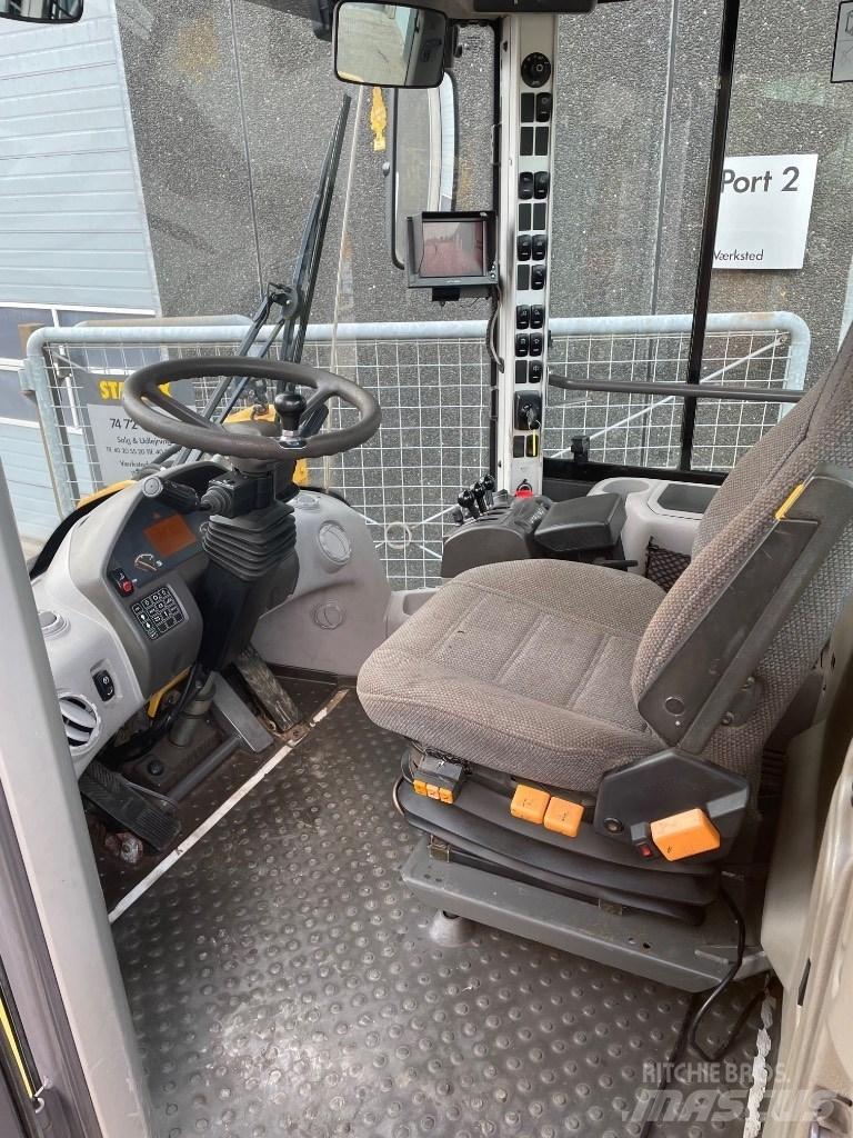 Volvo L90F  휠로우더