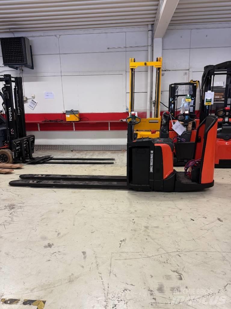 BT truck LPE 250 보행식 리치 지게차