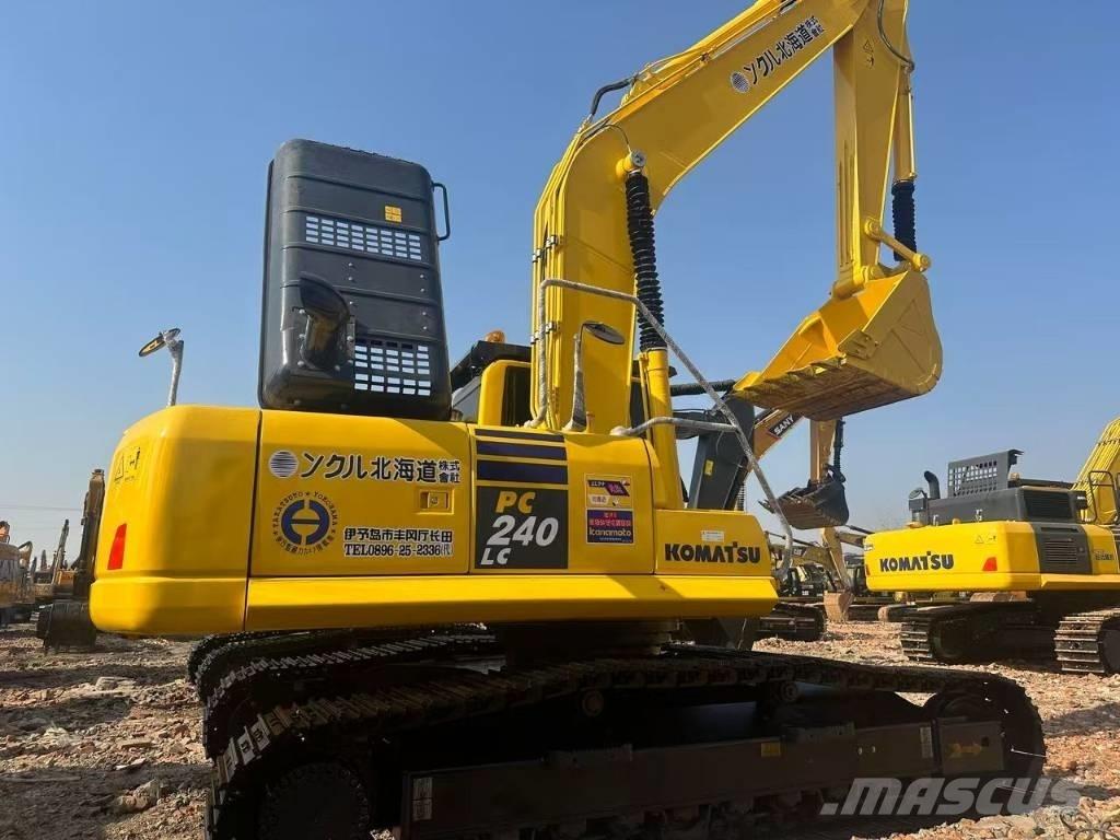 Komatsu PC 240 대형 굴삭기 29톤 이상