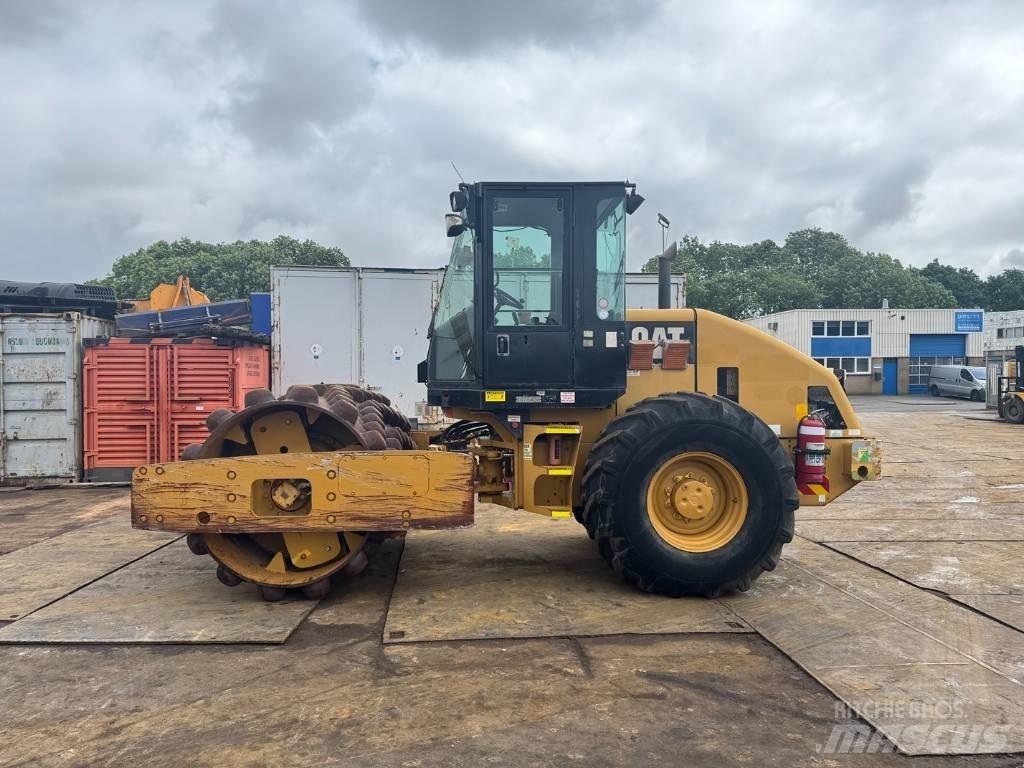 CAT CP 533 E 싱글 드럼 롤러