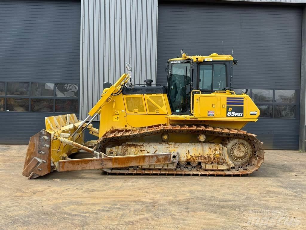 Komatsu D65PXi-18 크롤러 도저