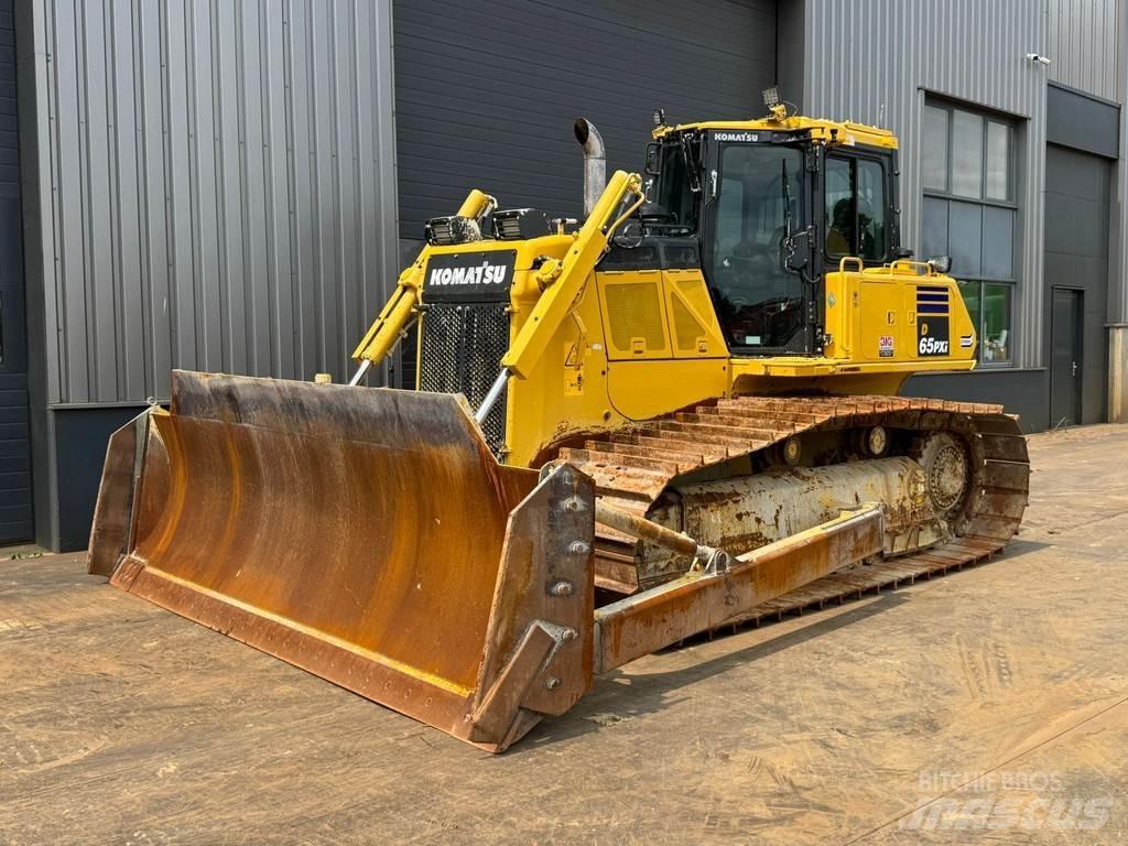 Komatsu D65PXi-18 크롤러 도저