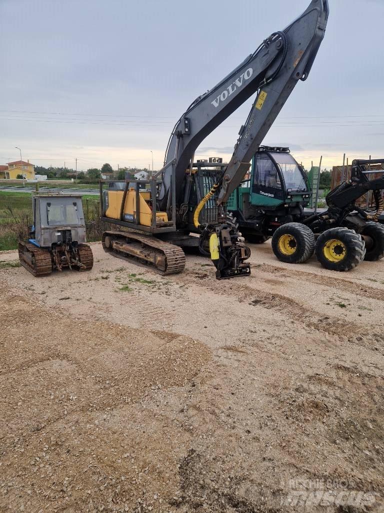 Volvo 220el 굴삭기