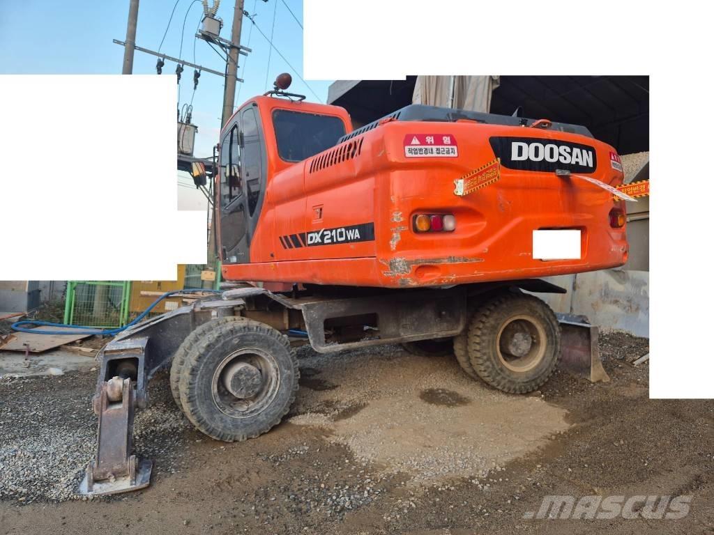 Doosan DX210W  휠 굴삭기