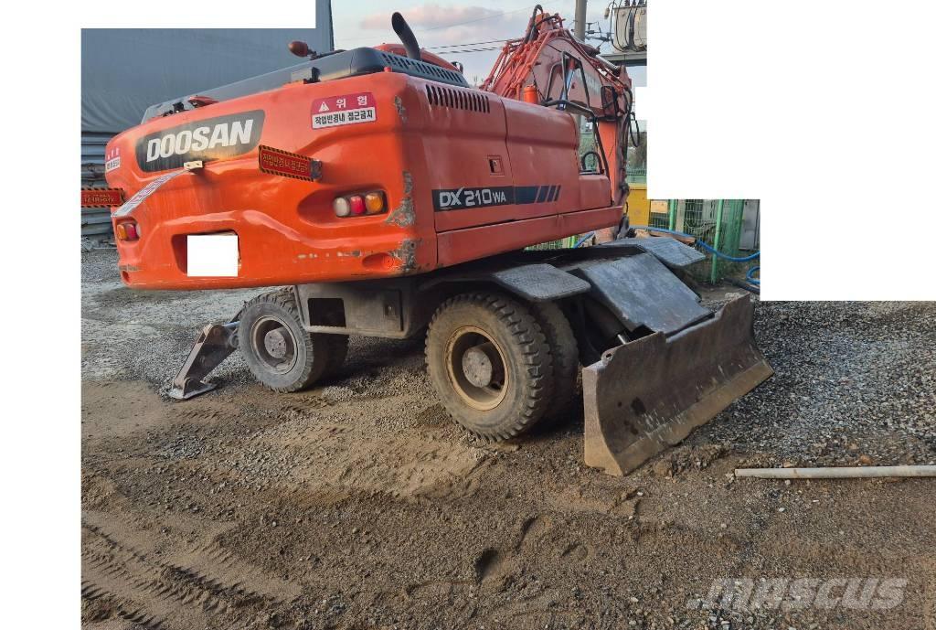 Doosan DX210W  휠 굴삭기
