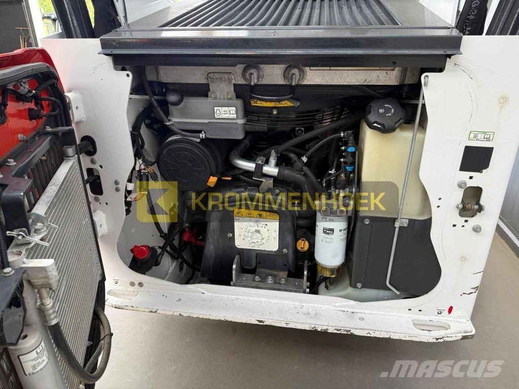 Bobcat T 76  스키드로더