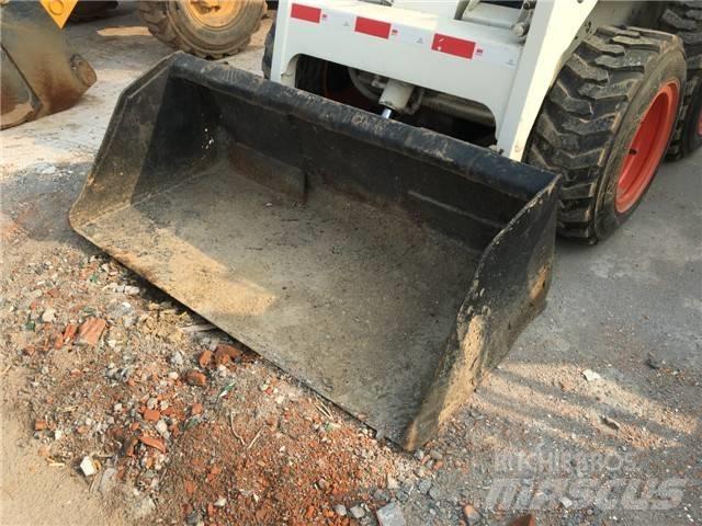 Bobcat S 130  스키드로더