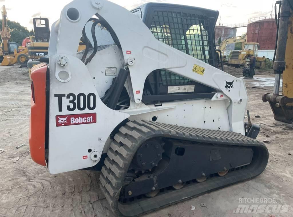 Bobcat T 300  스키드로더