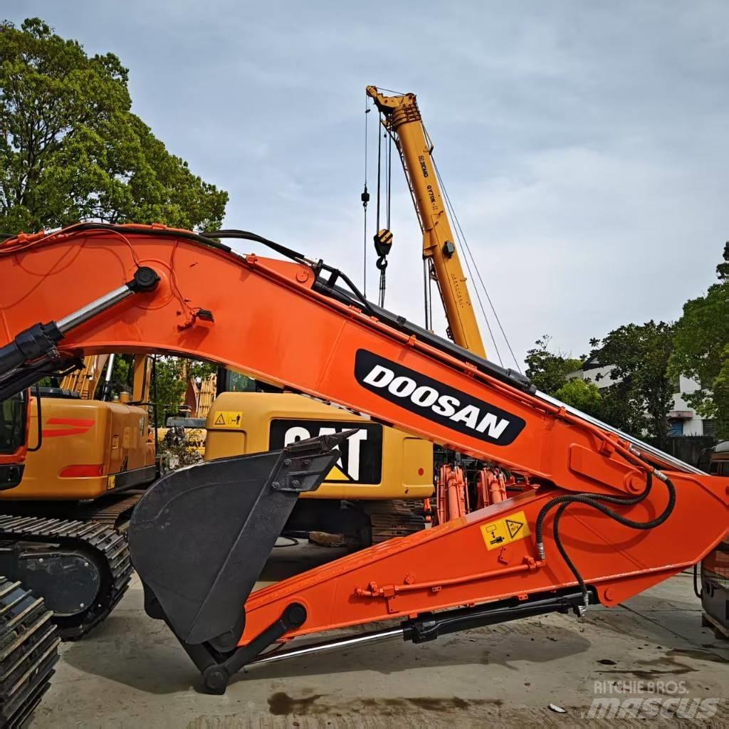 Doosan DX 225 대형 굴삭기 29톤 이상