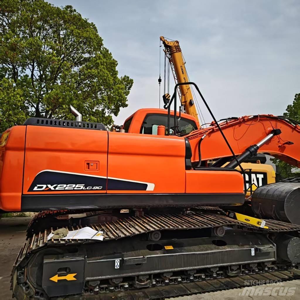 Doosan DX 225 대형 굴삭기 29톤 이상