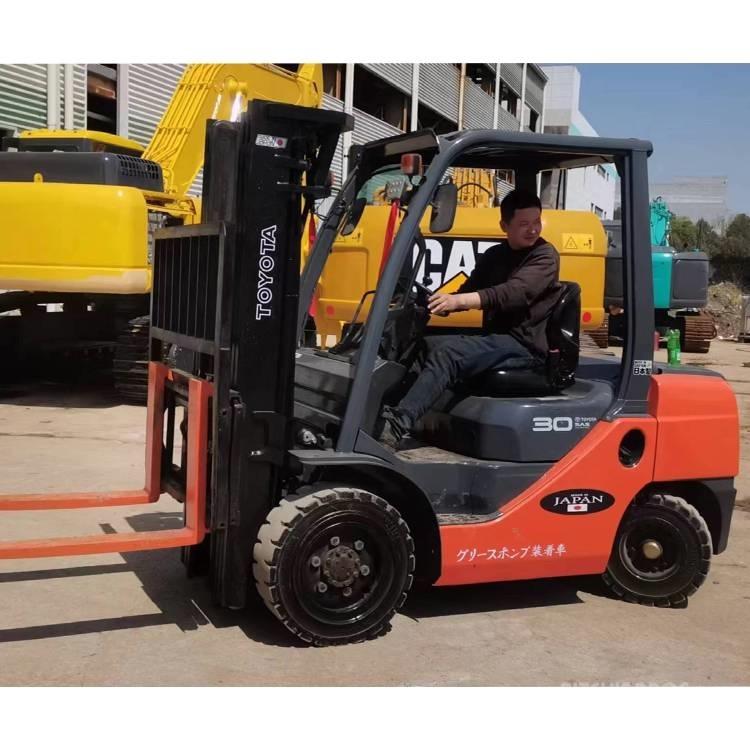Toyota 8 FDN 30 디젤 지게차