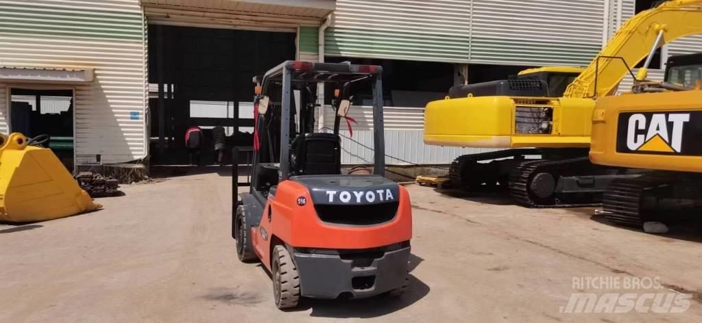 Toyota 8 FDN 30 디젤 지게차