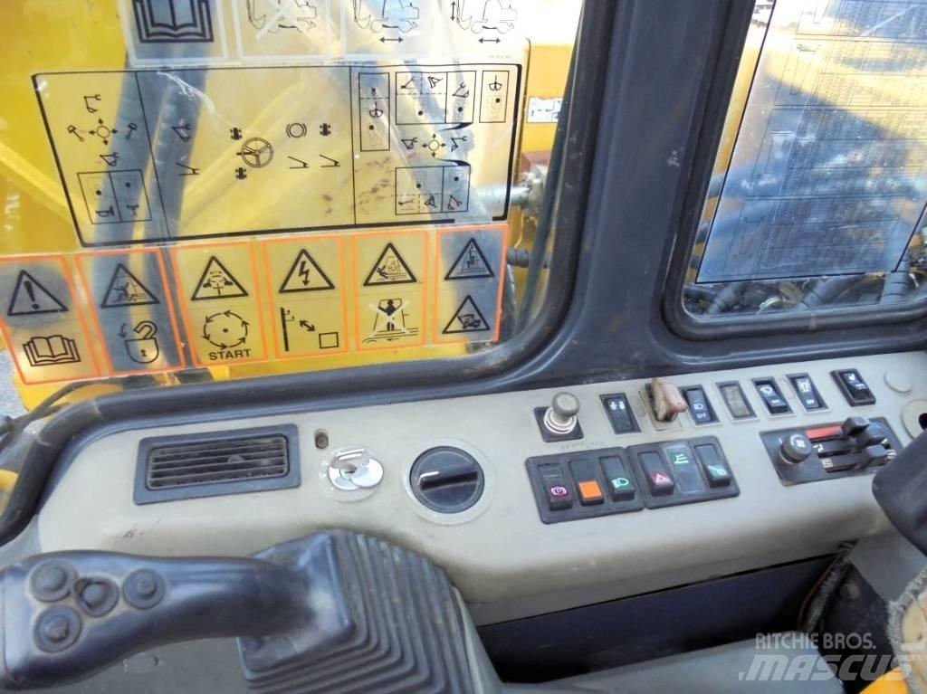 Komatsu PW 130ES-6K  휠 굴삭기