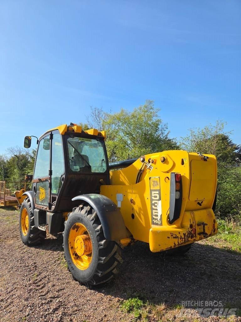 JCB 535-140 텔러 핸들러
