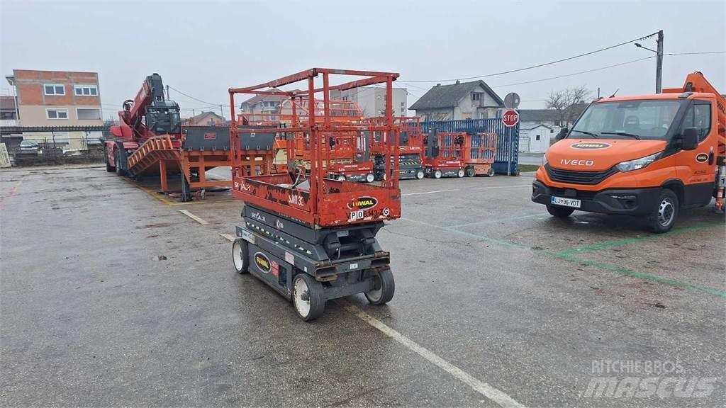 SkyJack SJIII3220 가위형 리프트