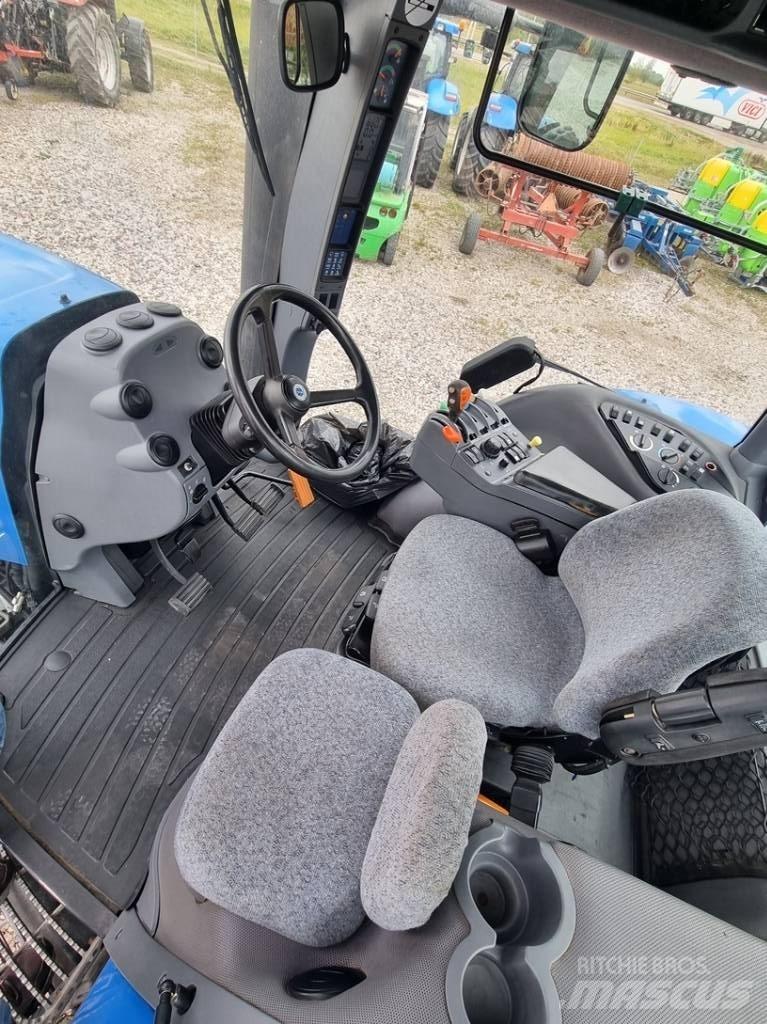 New Holland T 8040 트랙터