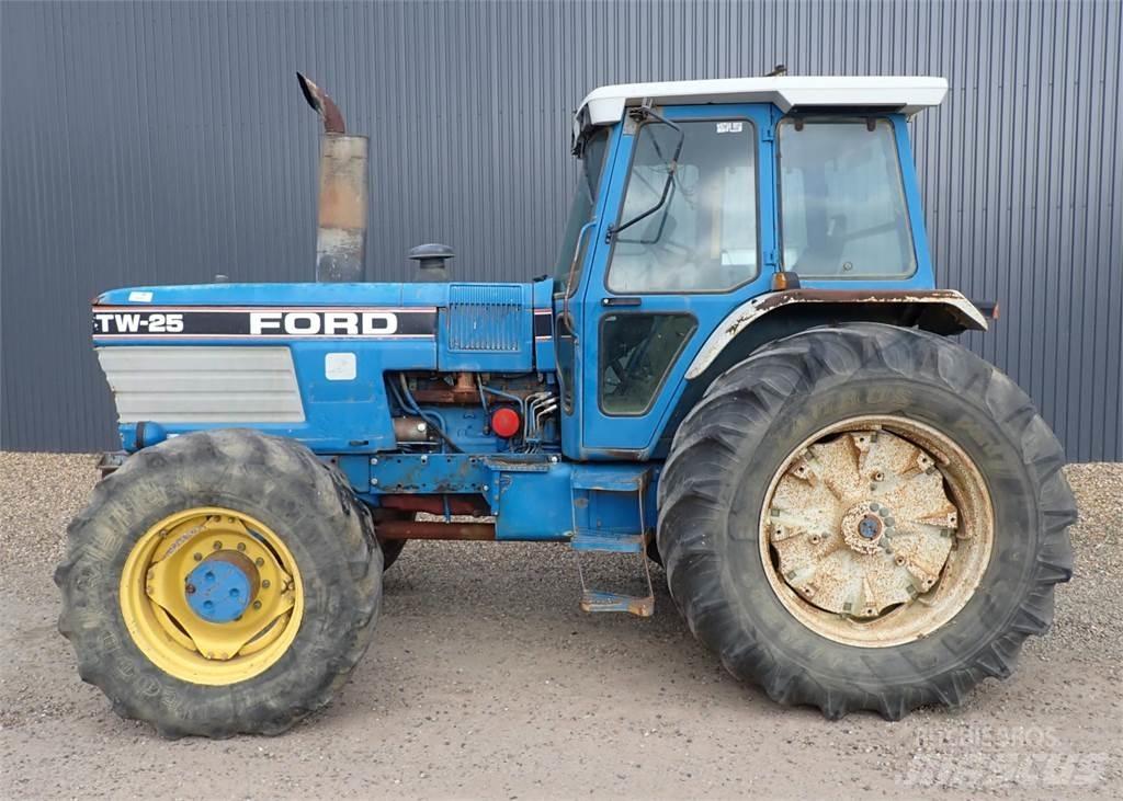 Ford TW25 트랙터