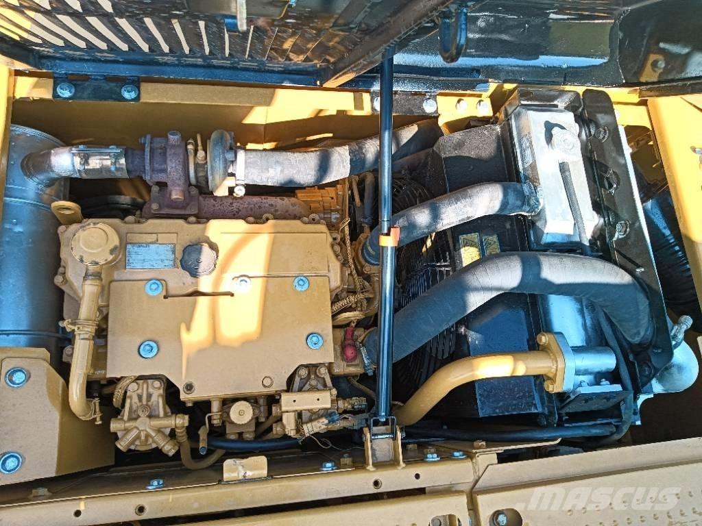 CAT 313 D  휠 굴삭기