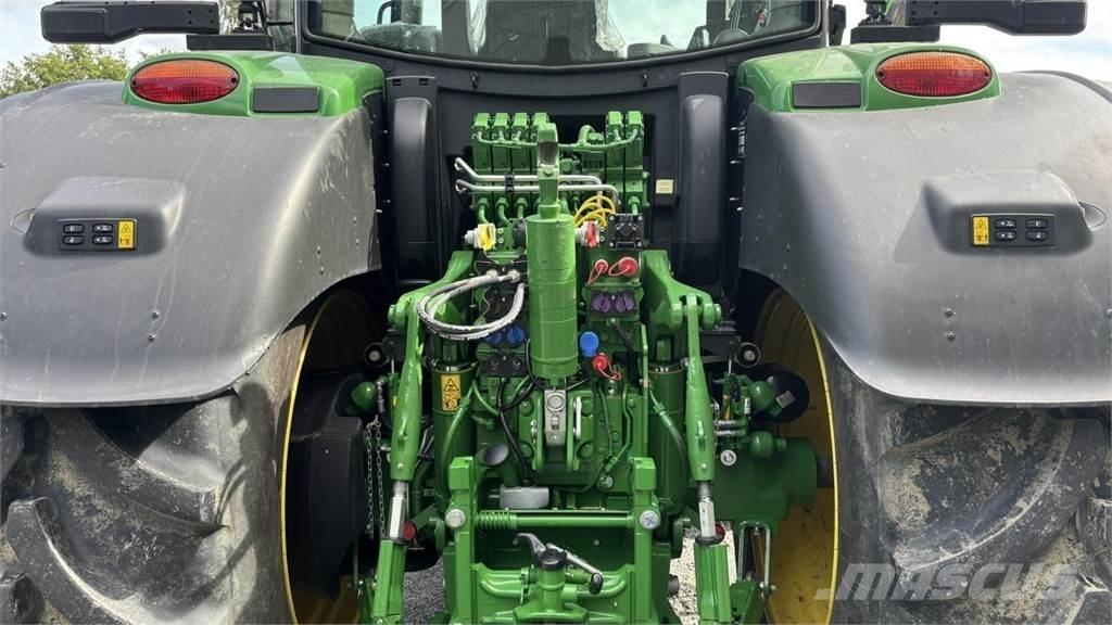 John Deere 6R215 트랙터