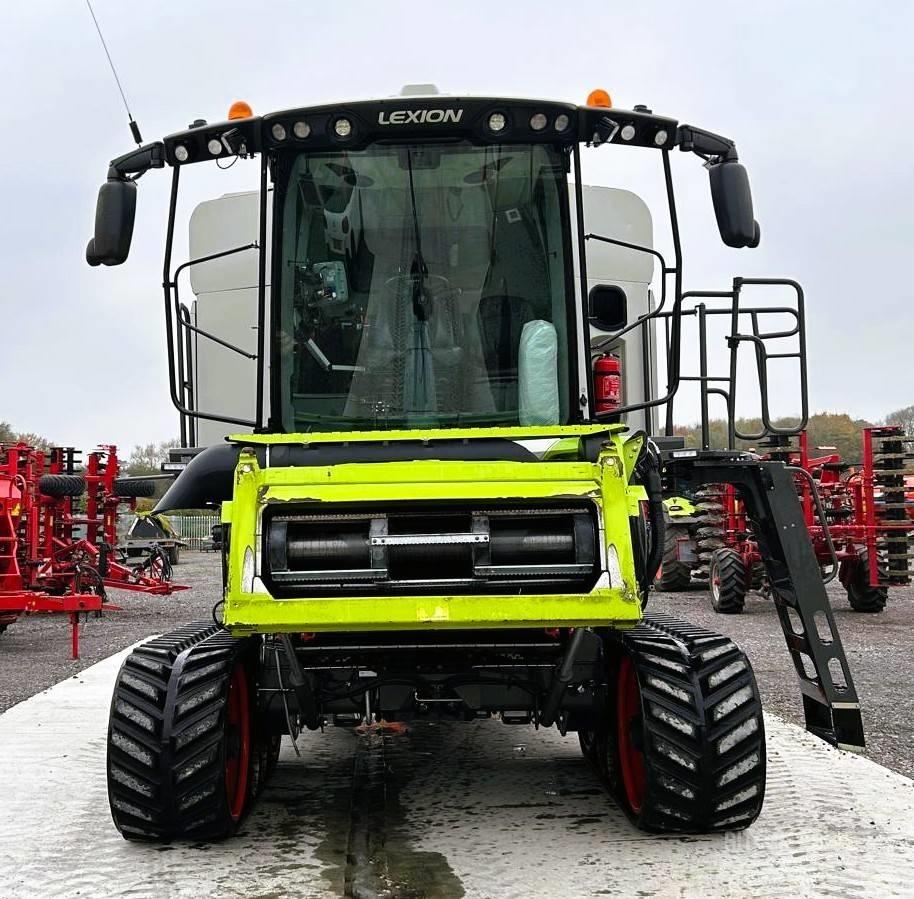 CLAAS Lexion 8900 TT 콤바인 수확기