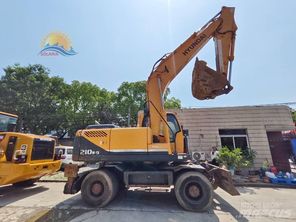 Hyundai R210W-9  휠 굴삭기