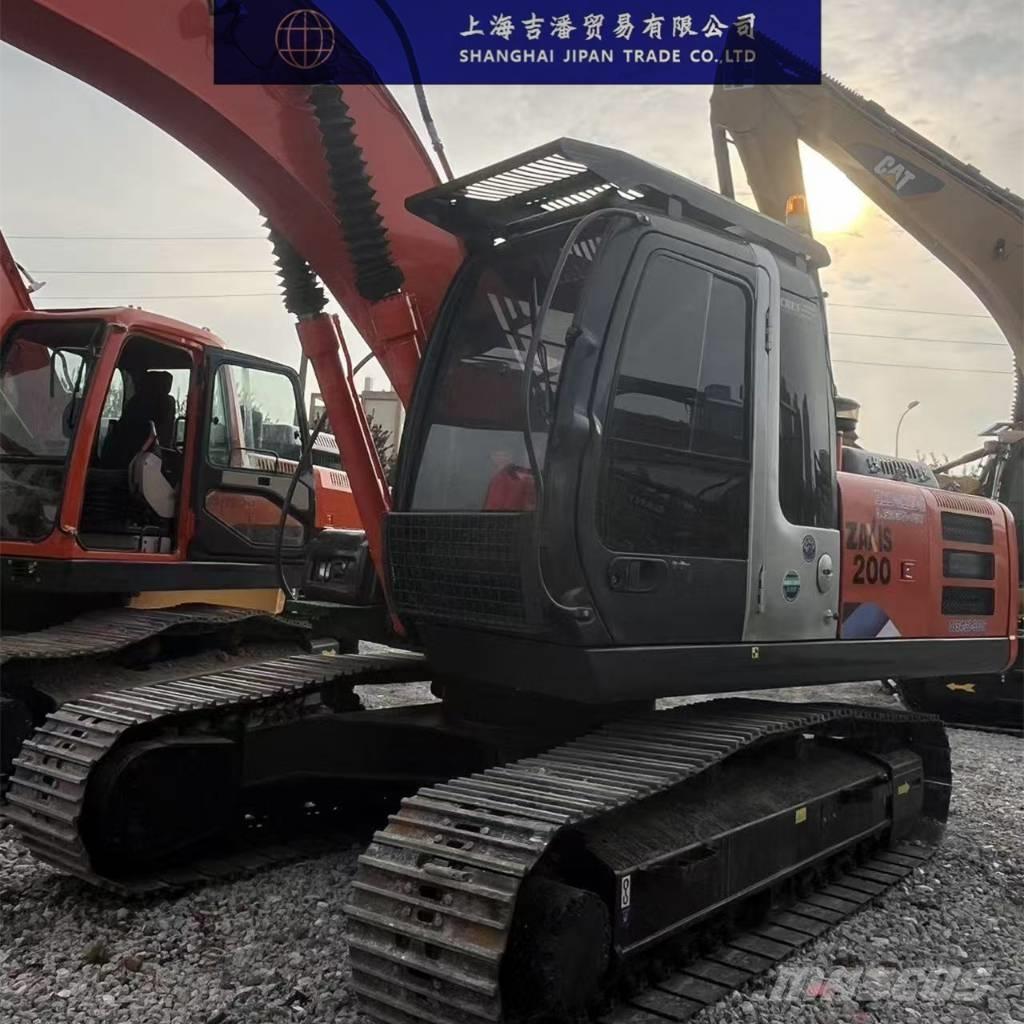 Hitachi ZX 200 대형 굴삭기 29톤 이상
