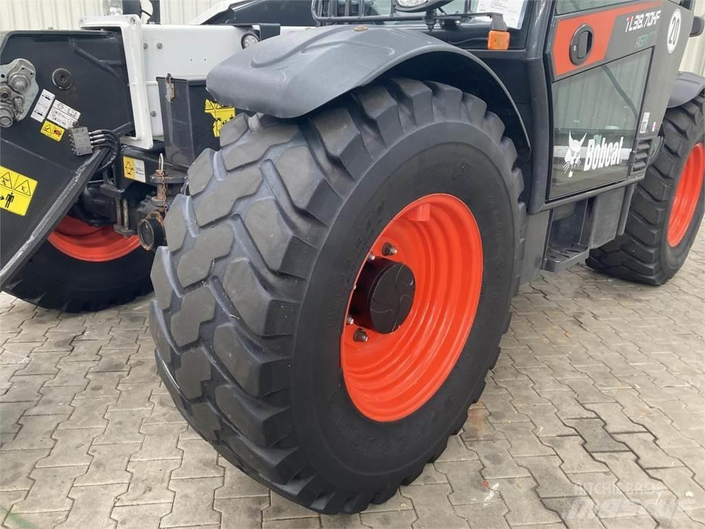 Bobcat TL 38.70 HF 농업용 텔레 핸들러