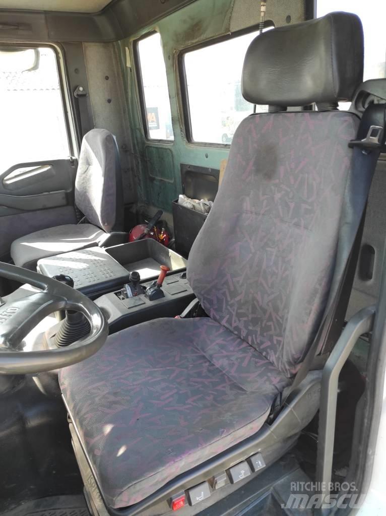 Iveco MP260 E35H 덤프 트럭