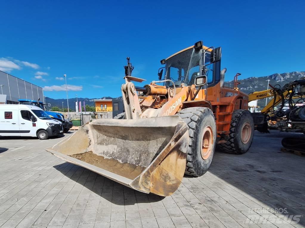 Doosan DL 300  휠로우더