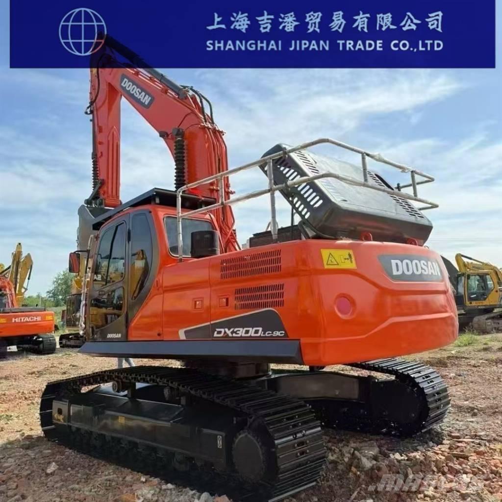 Doosan DX 300 대형 굴삭기 29톤 이상
