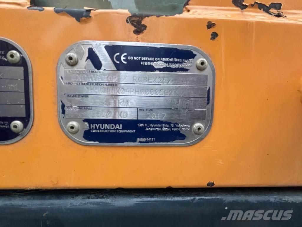 Hyundai R25Z 소형 굴삭기 7톤 미만