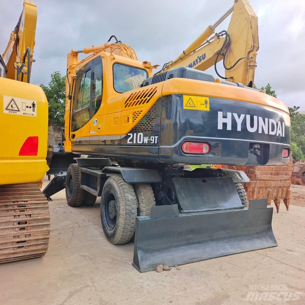 Hyundai 210W-9  휠 굴삭기