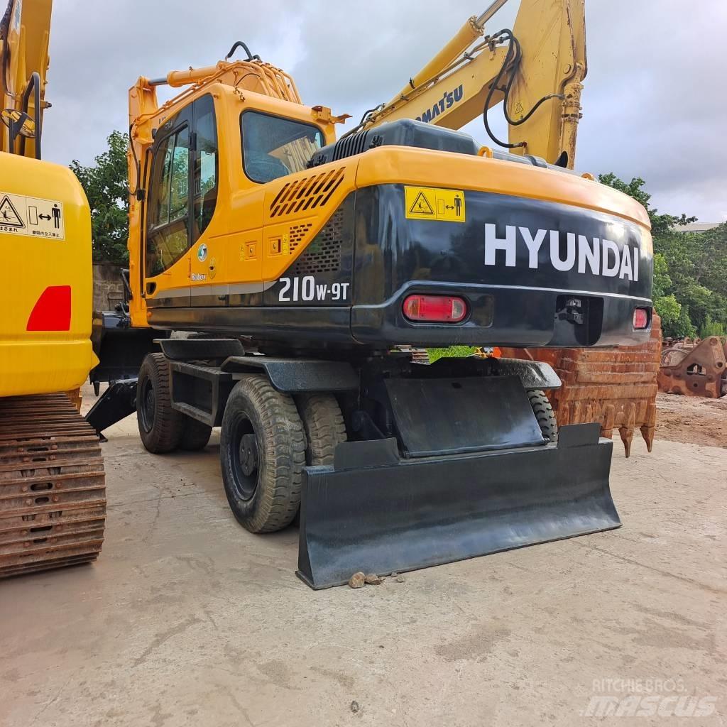 Hyundai 210W-9  휠 굴삭기