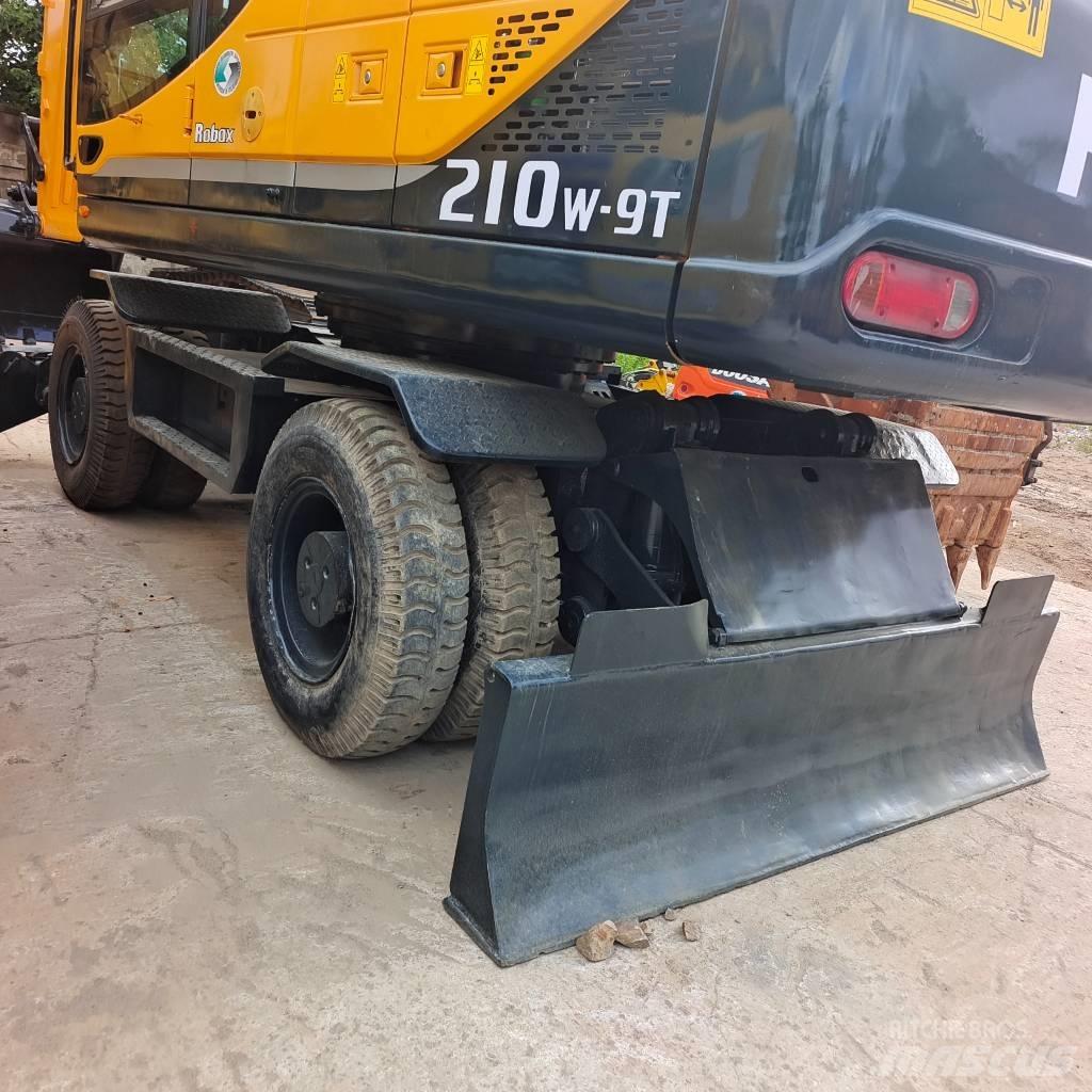 Hyundai 210W-9  휠 굴삭기