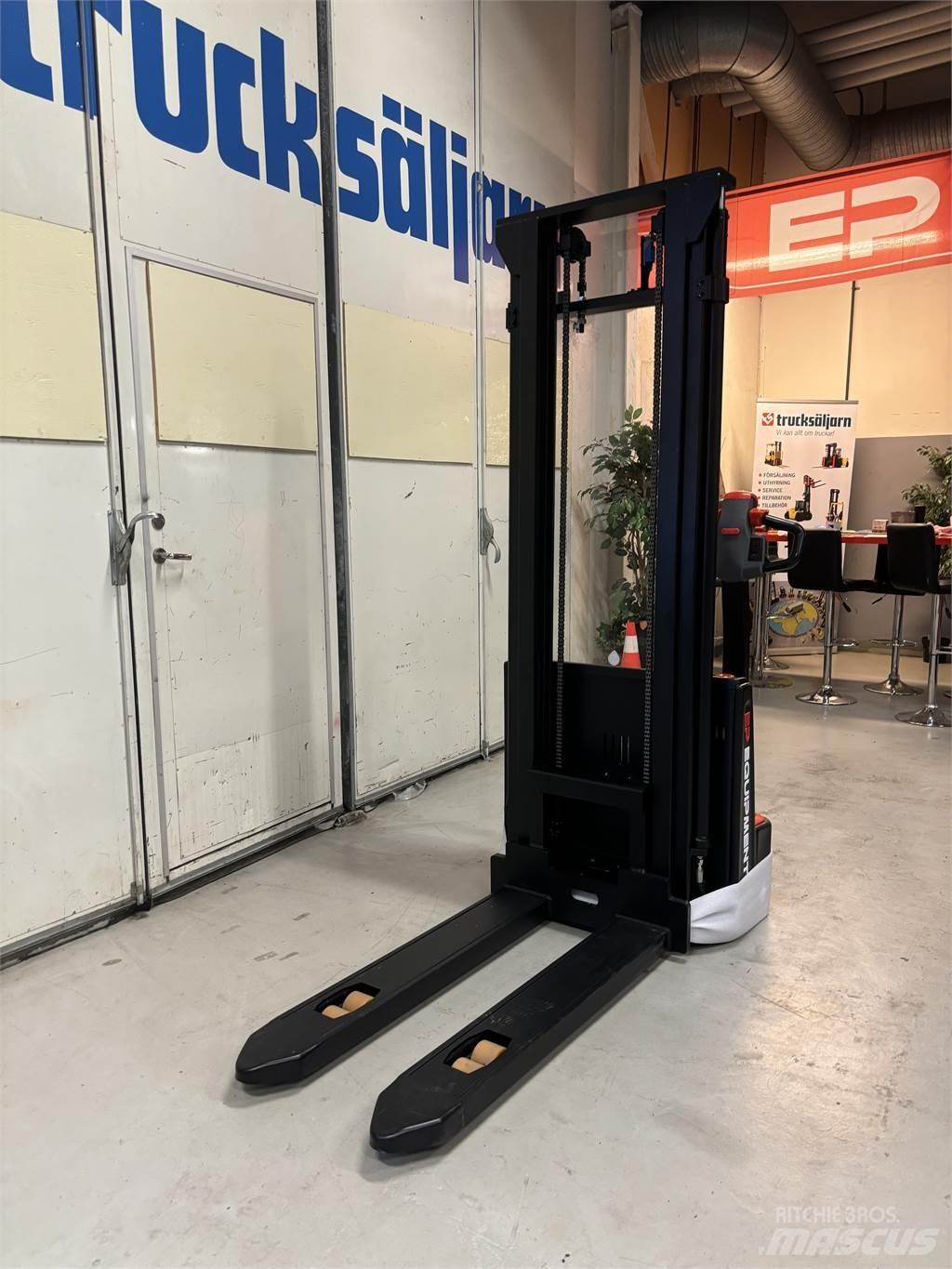 ESA 121 포크리프트