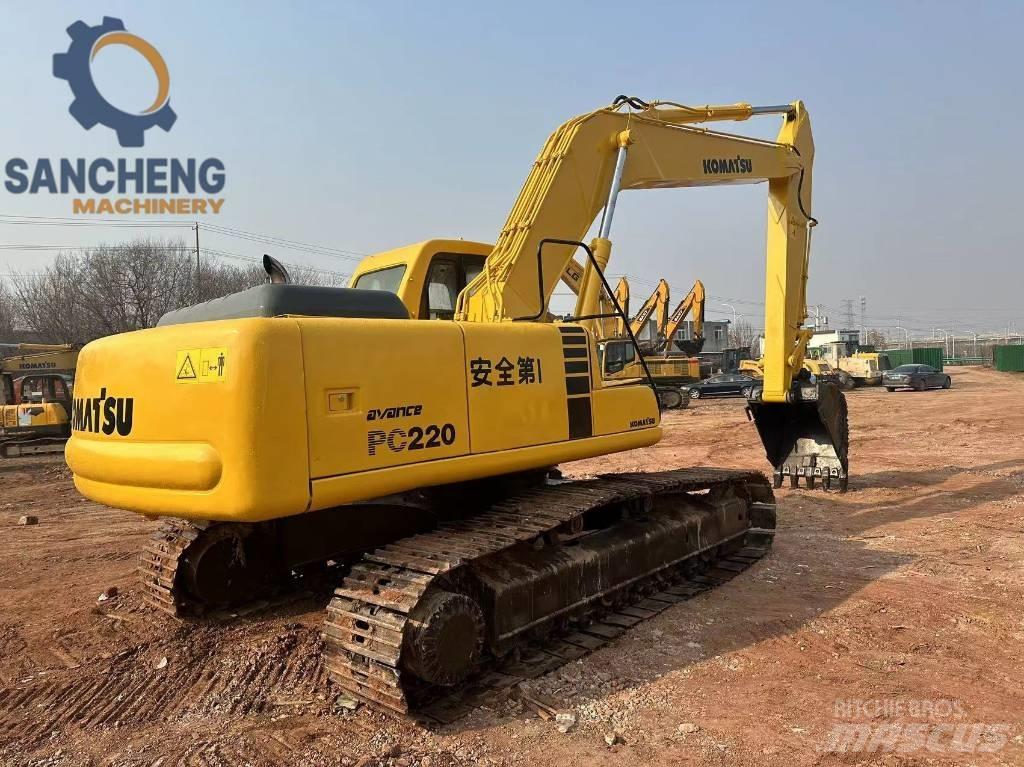 Komatsu PC 220 대형 굴삭기 29톤 이상