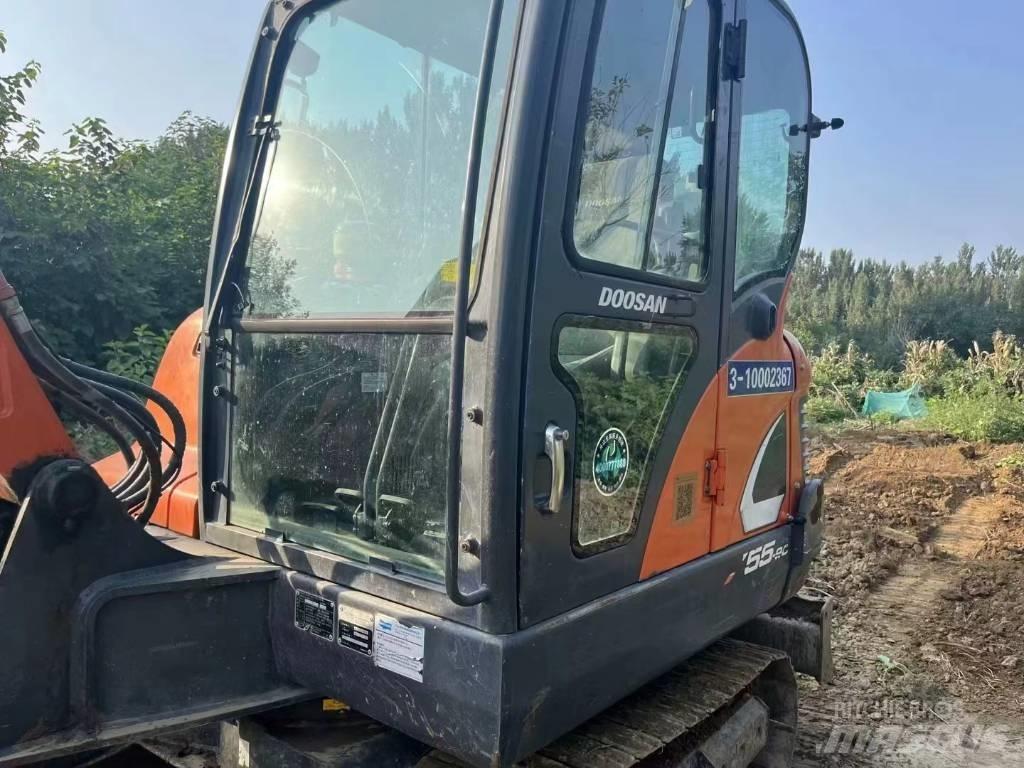 Doosan DX 55 소형 굴삭기 7톤 미만