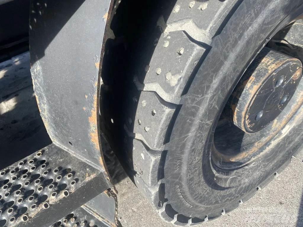 CAT M318F  휠 굴삭기