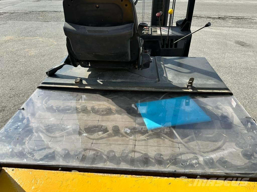 OM E50N 전동 지게차