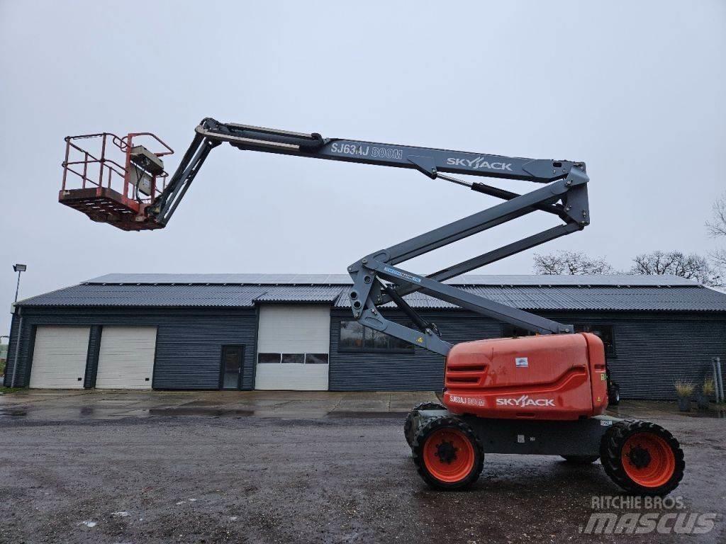 SkyJack SJ63AJ 관절형 전동이동 리프트