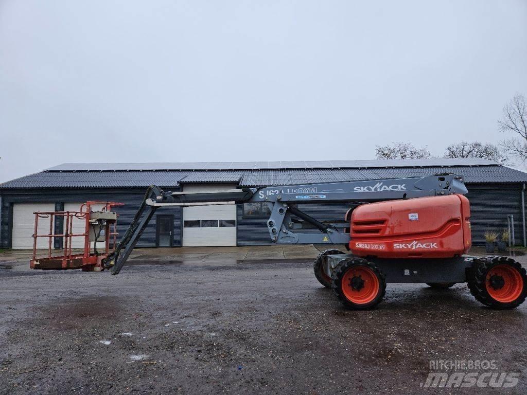 SkyJack SJ63AJ 관절형 전동이동 리프트