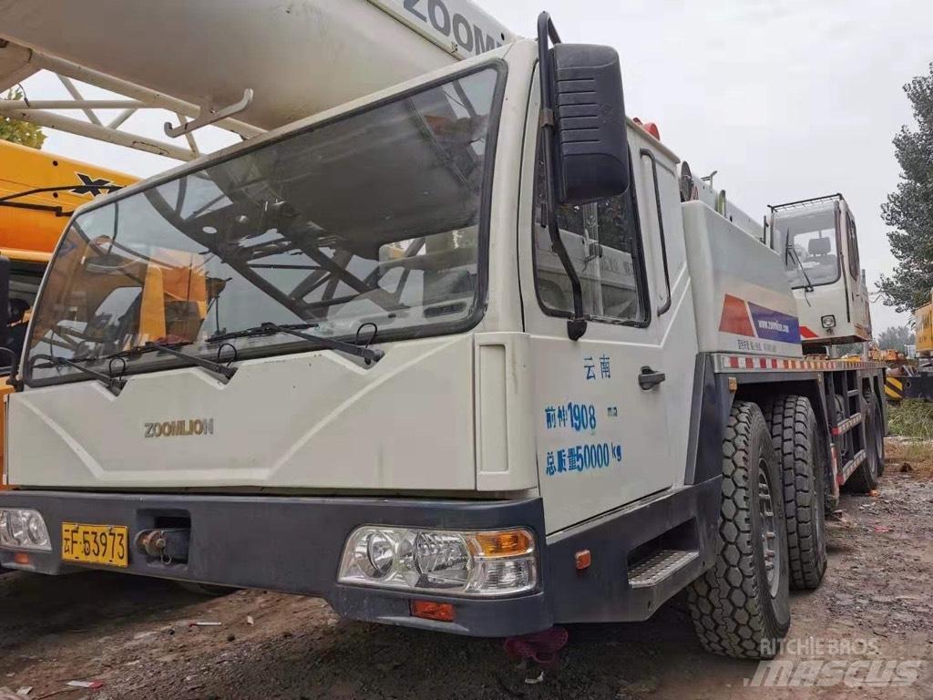 Zoomlion QY80V A/T 크레인