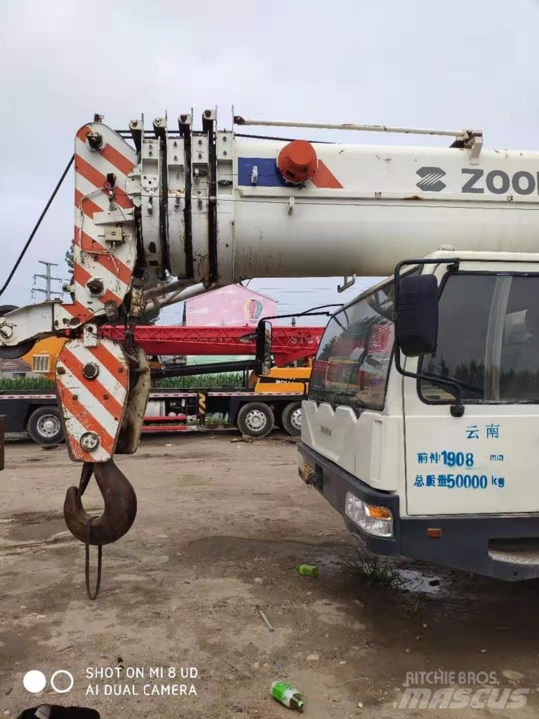 Zoomlion QY80V A/T 크레인