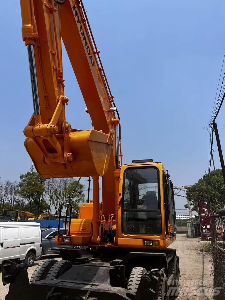 Hyundai 210W-7  휠 굴삭기