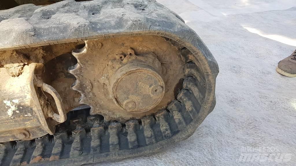 Komatsu PC24MR-5 소형 굴삭기 7톤 미만