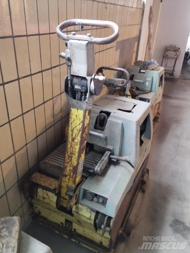 Ammann AVH 8020 진동롤러