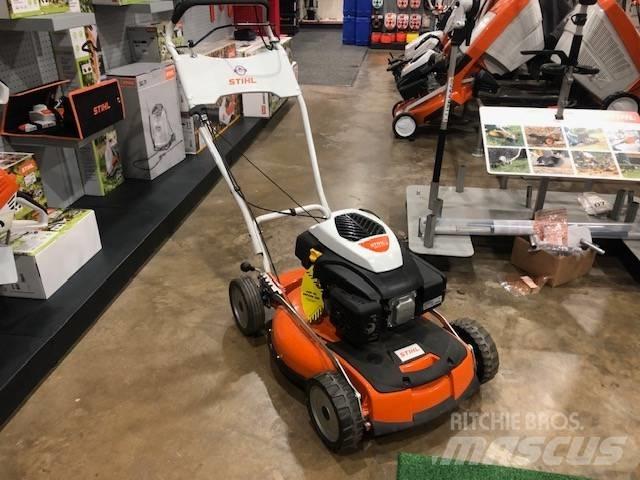 Stihl RM 4 RTP 밀면서 전진하는 잔디깎기