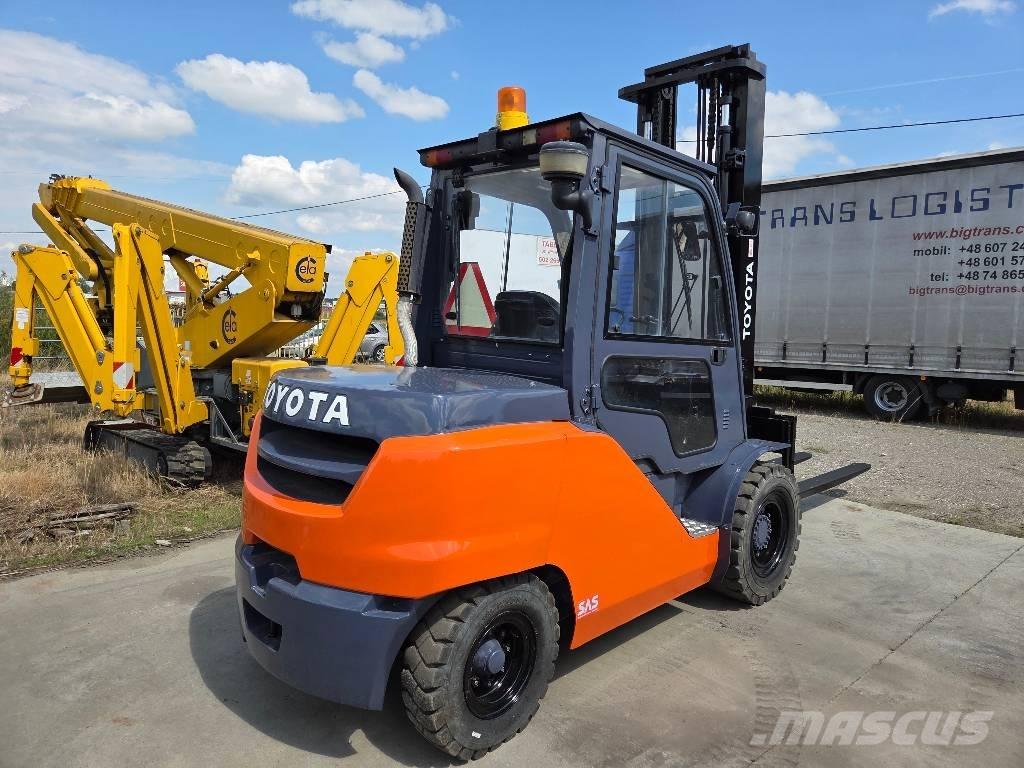 Toyota 40-8FD50N 디젤 지게차