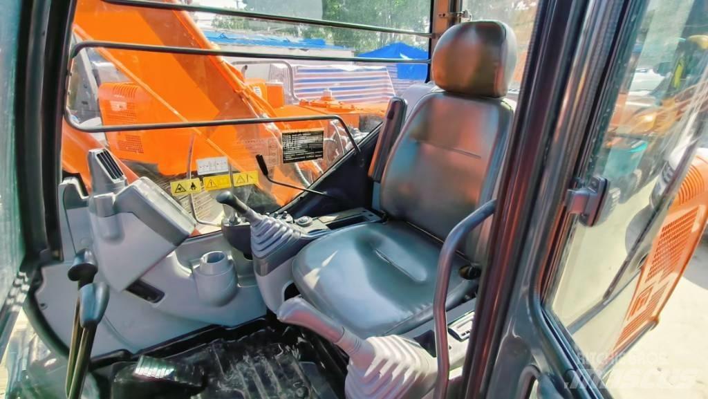 Hitachi ZX 70 소형 굴삭기 7톤 미만